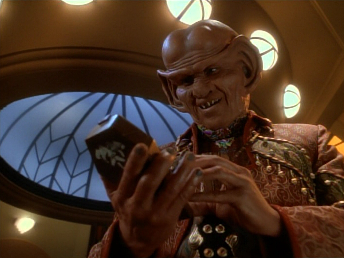 extant_StarTrek_DS9_3x23-FamilyBusiness_03519.jpg