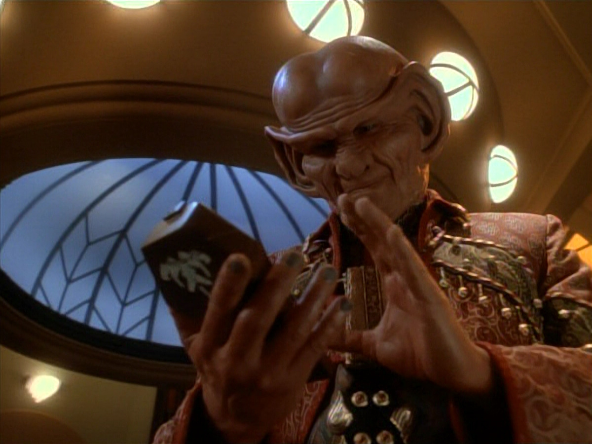 extant_StarTrek_DS9_3x23-FamilyBusiness_03521.jpg