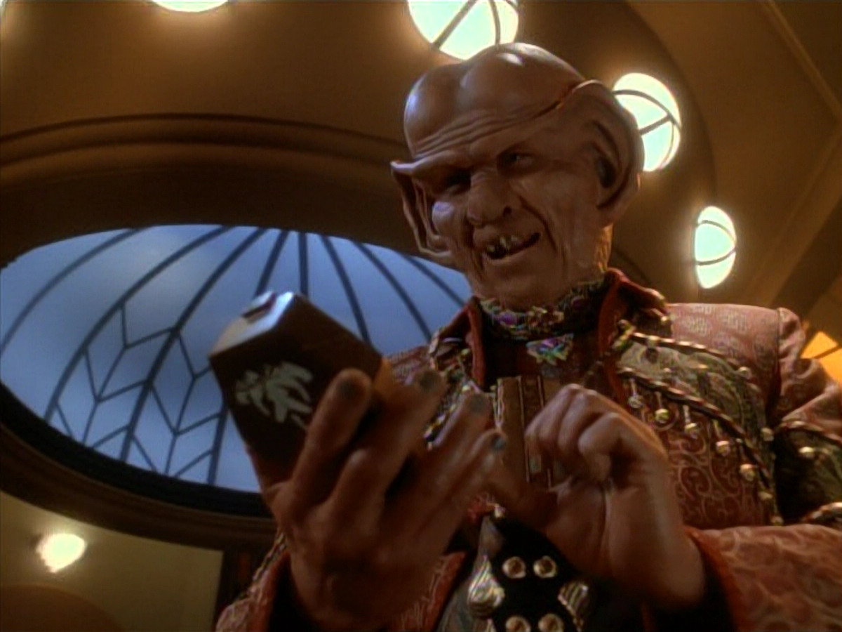 extant_StarTrek_DS9_3x23-FamilyBusiness_03523.jpg
