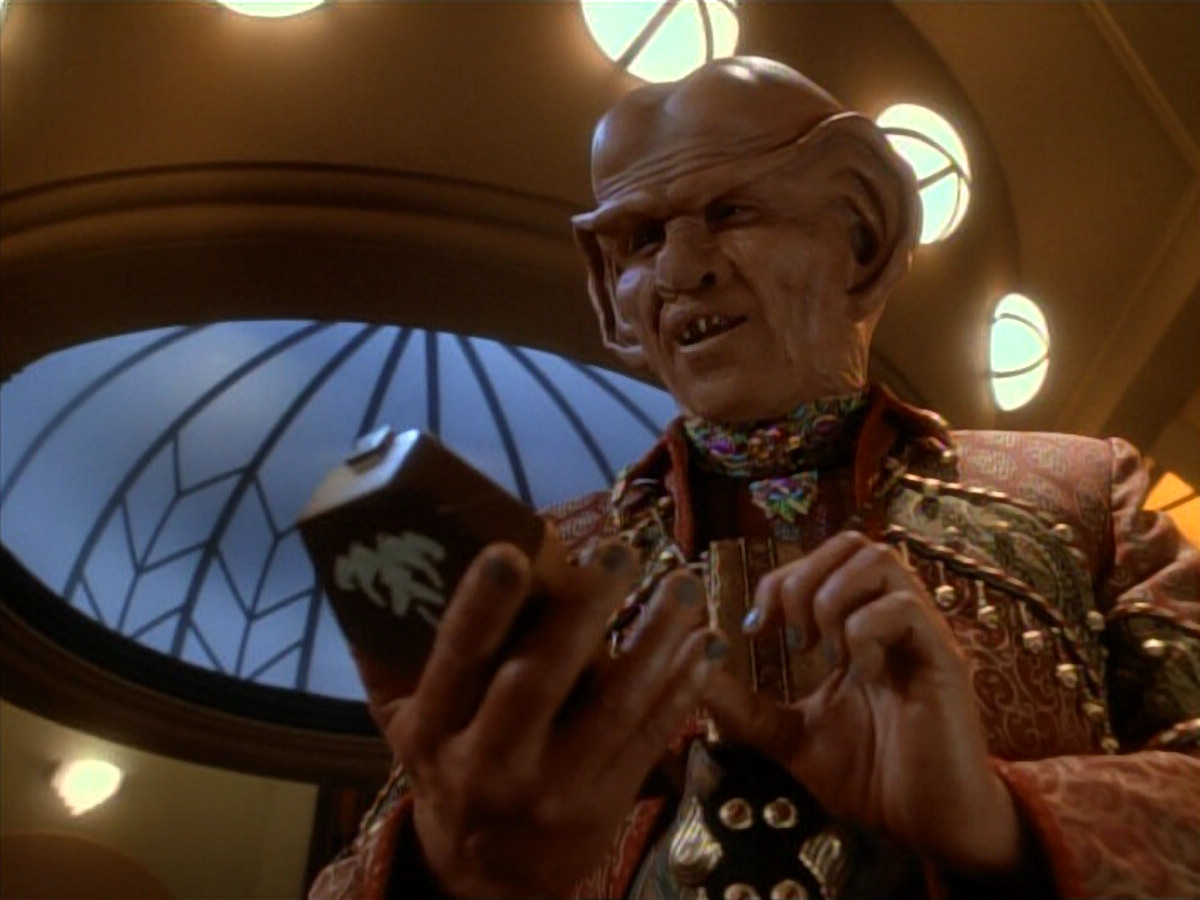 extant_StarTrek_DS9_3x23-FamilyBusiness_03524.jpg