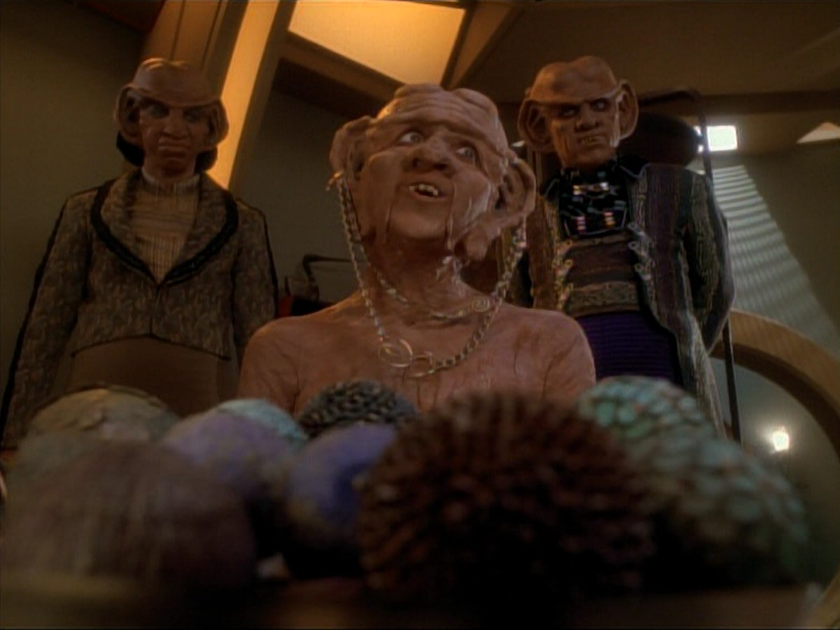 extant_StarTrek_DS9_3x23-FamilyBusiness_03531.jpg
