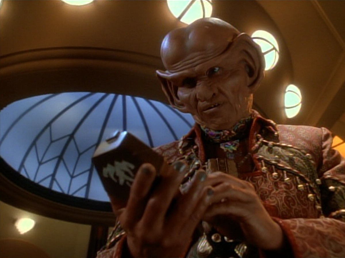 extant_StarTrek_DS9_3x23-FamilyBusiness_03535.jpg