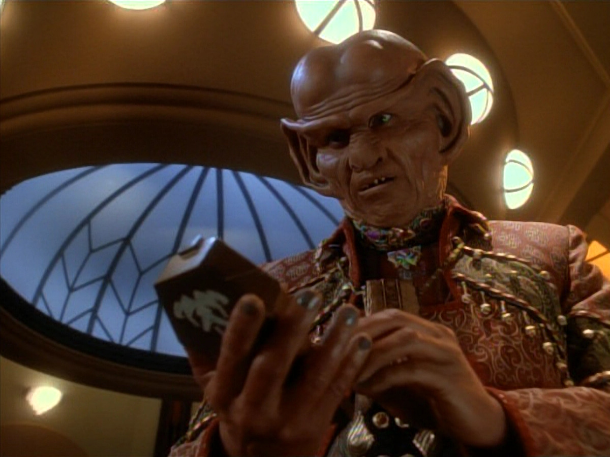 extant_StarTrek_DS9_3x23-FamilyBusiness_03536.jpg