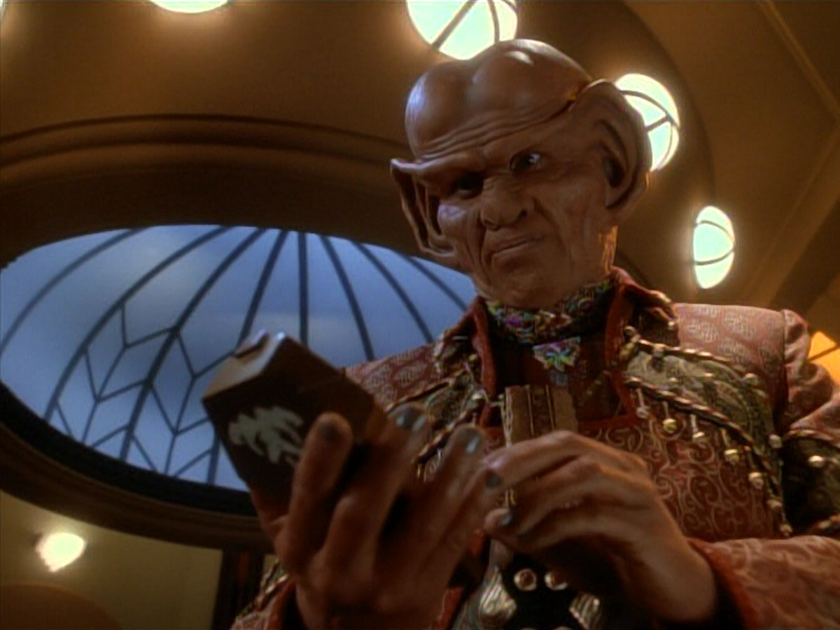 extant_StarTrek_DS9_3x23-FamilyBusiness_03537.jpg