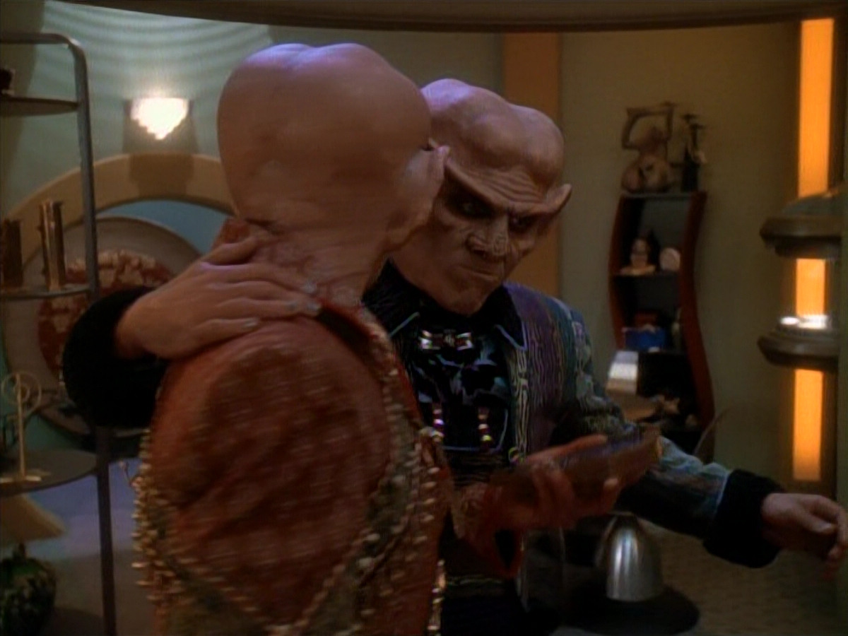 extant_StarTrek_DS9_3x23-FamilyBusiness_03547.jpg