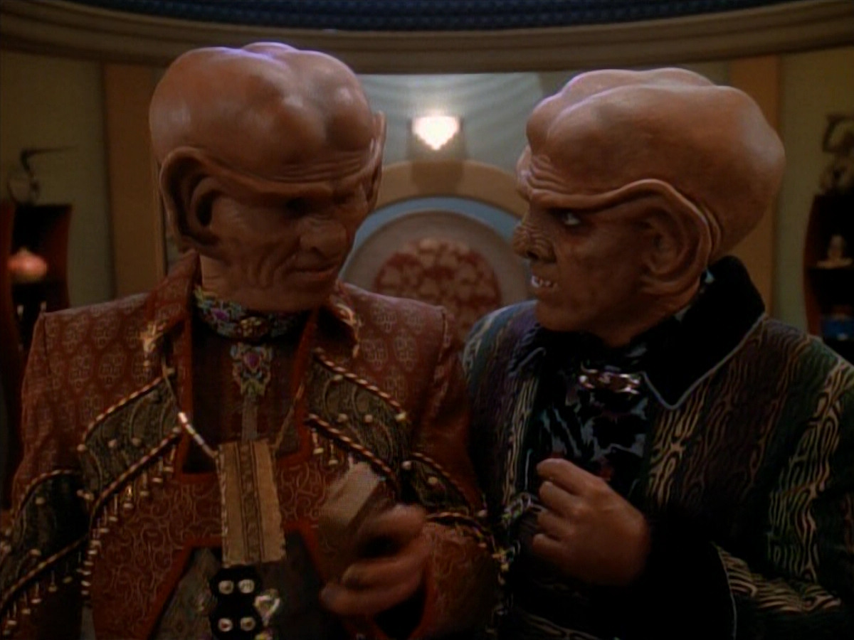 extant_StarTrek_DS9_3x23-FamilyBusiness_03564.jpg