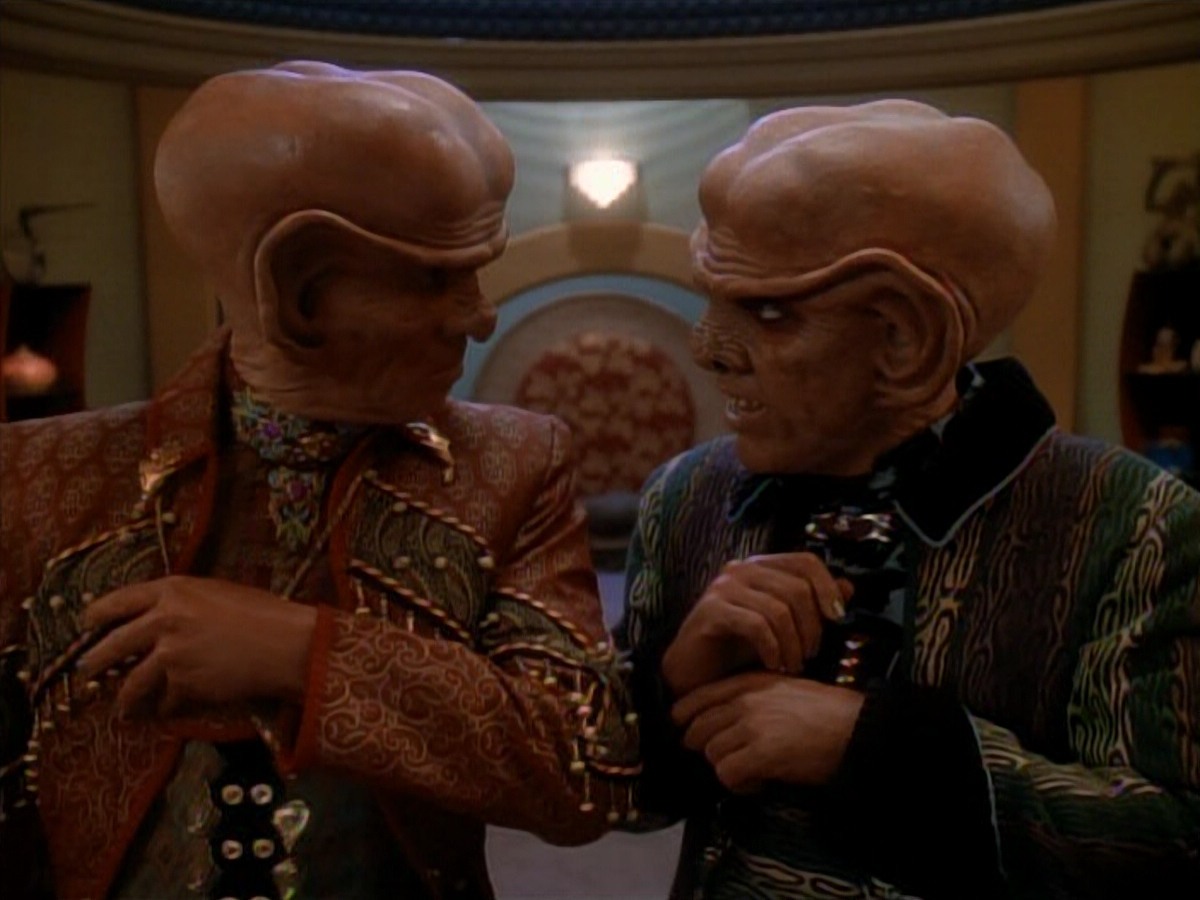 extant_StarTrek_DS9_3x23-FamilyBusiness_03571.jpg