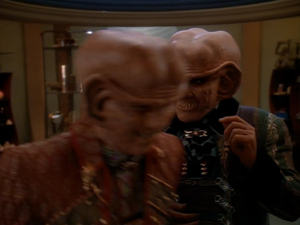extant_StarTrek_DS9_3x23-FamilyBusiness_03590.jpg