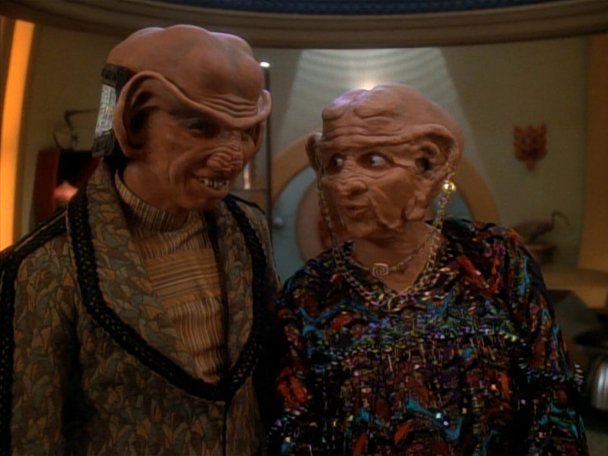 extant_StarTrek_DS9_3x23-FamilyBusiness_03710.jpg