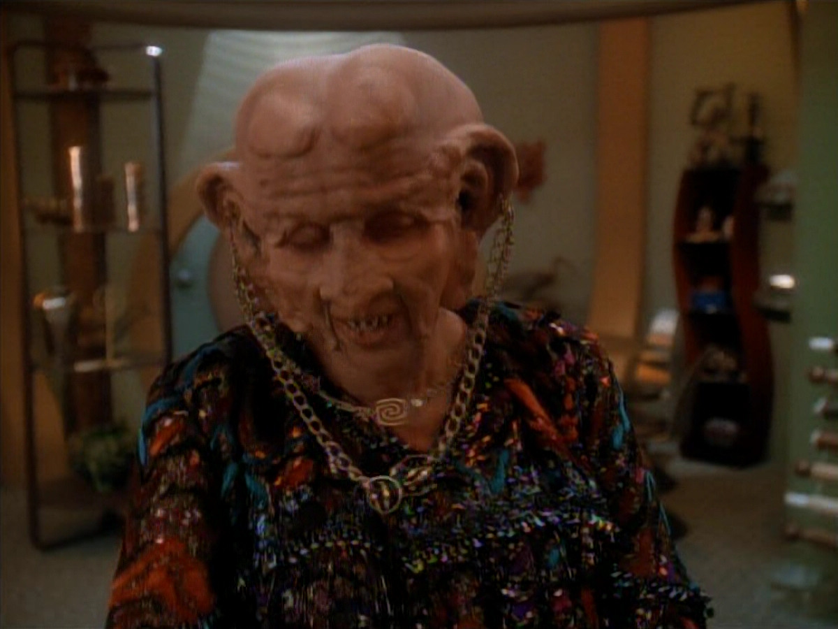 extant_StarTrek_DS9_3x23-FamilyBusiness_03745.jpg