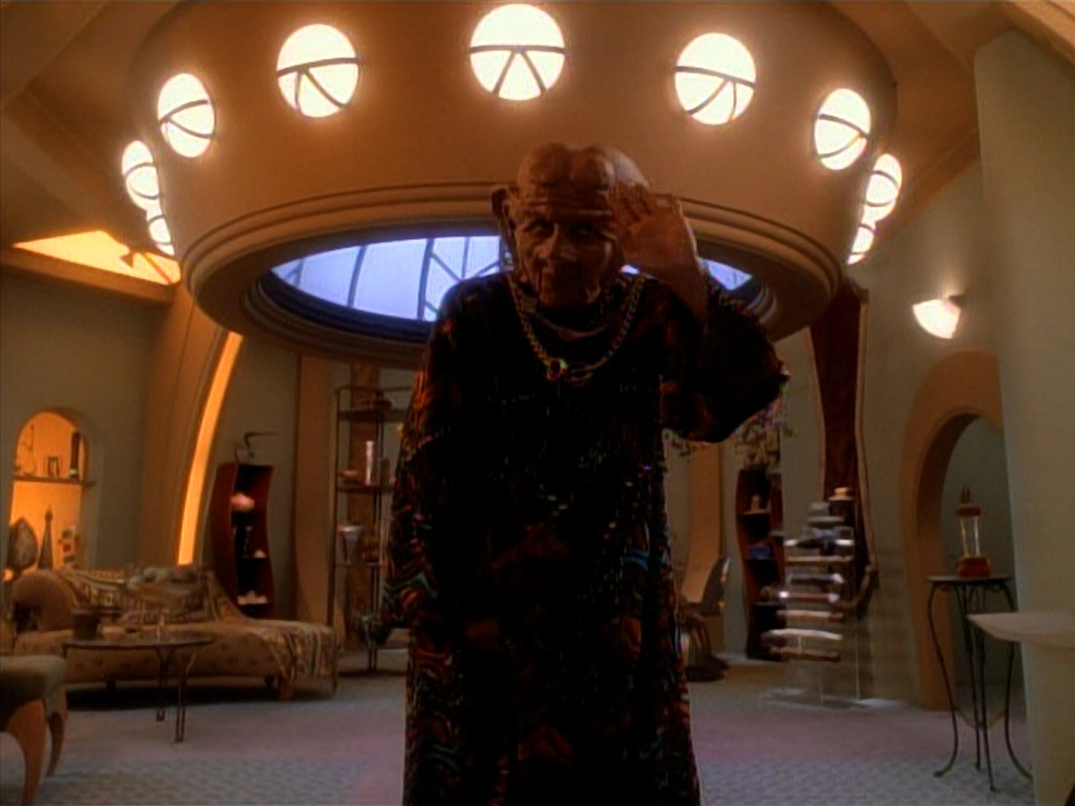 extant_StarTrek_DS9_3x23-FamilyBusiness_03756.jpg