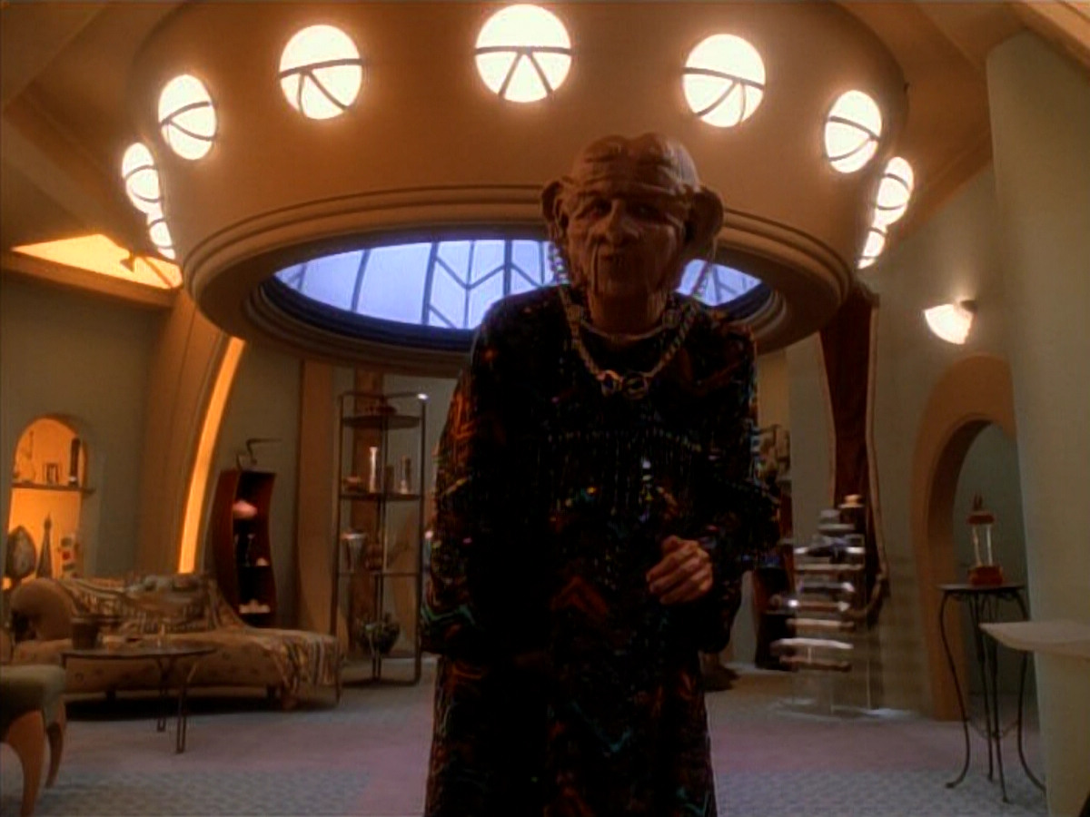 extant_StarTrek_DS9_3x23-FamilyBusiness_03758.jpg