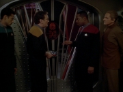 extant_StarTrek_DS9_3x23-FamilyBusiness_01324.jpg