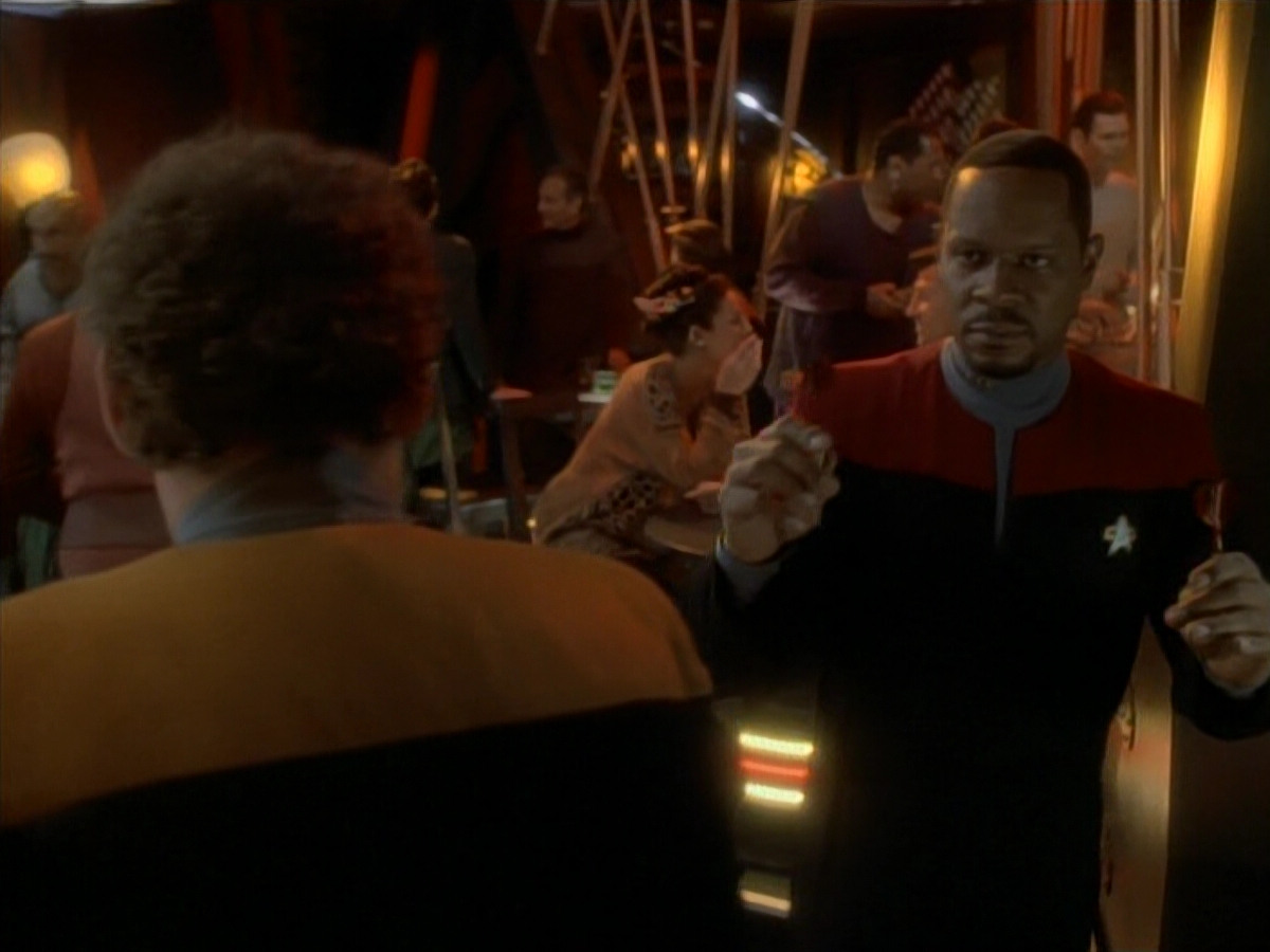 extant_StarTrek_DS9_3x24-Shakaar_00033.jpg