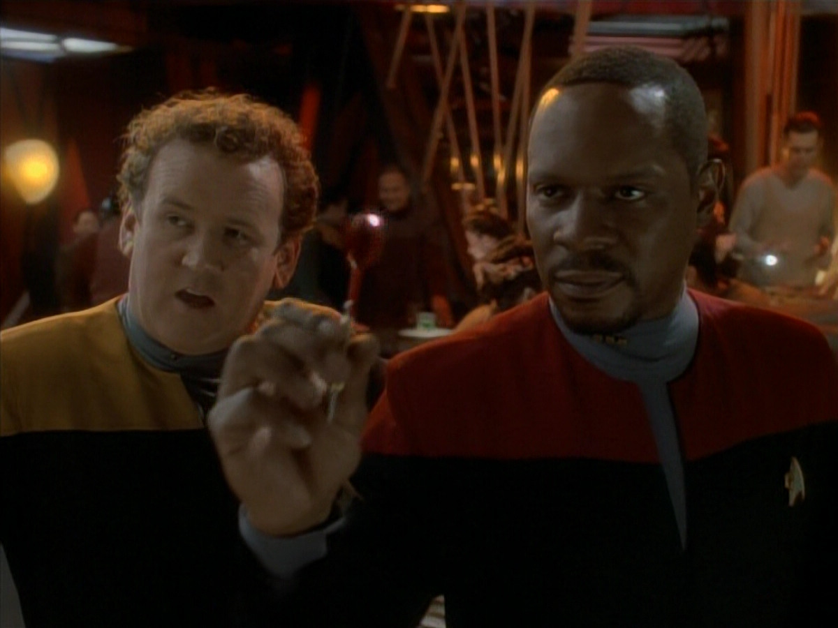 extant_StarTrek_DS9_3x24-Shakaar_00039.jpg