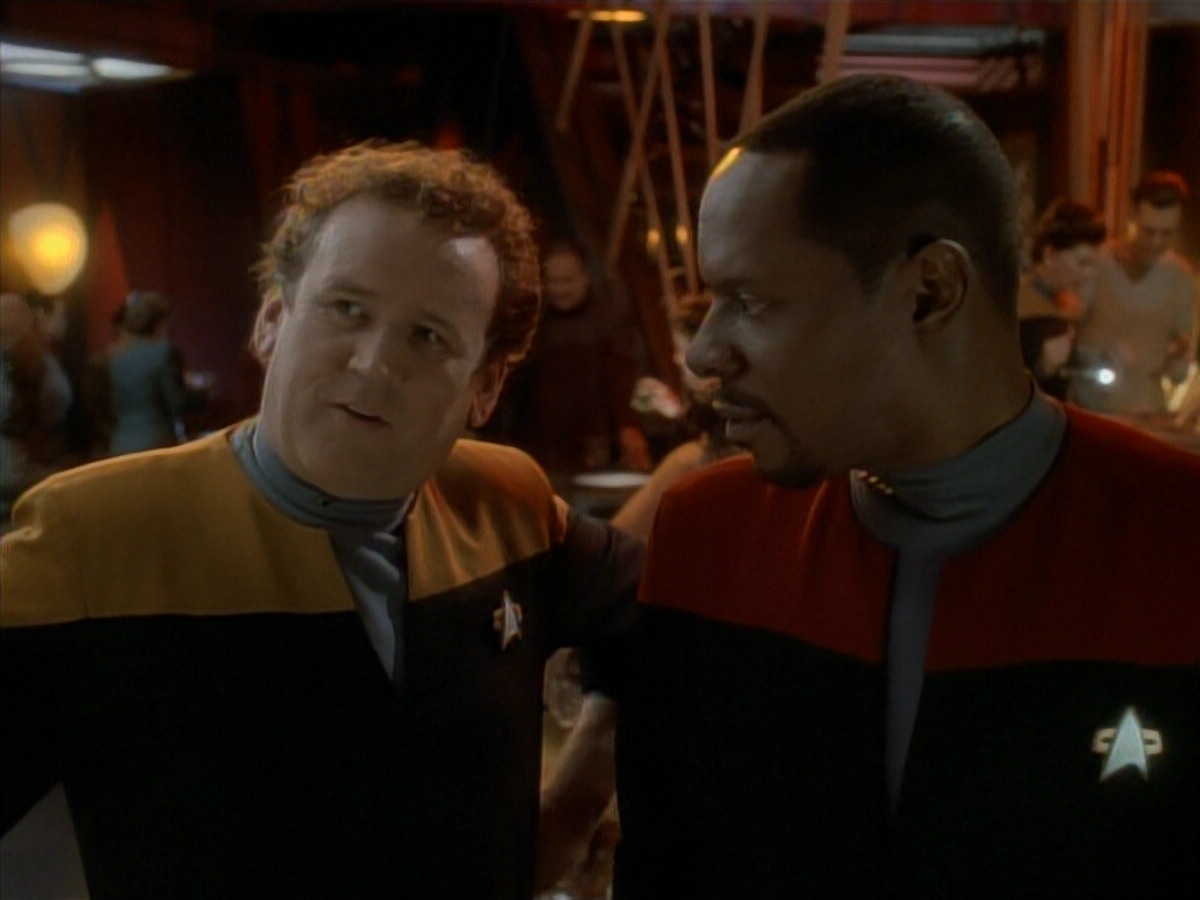 extant_StarTrek_DS9_3x24-Shakaar_00044.jpg