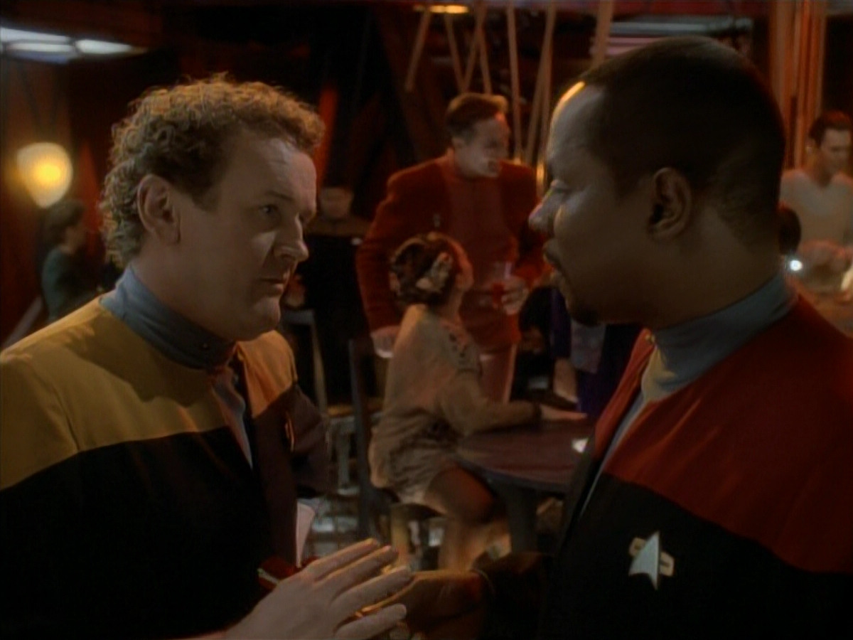 extant_StarTrek_DS9_3x24-Shakaar_00065.jpg