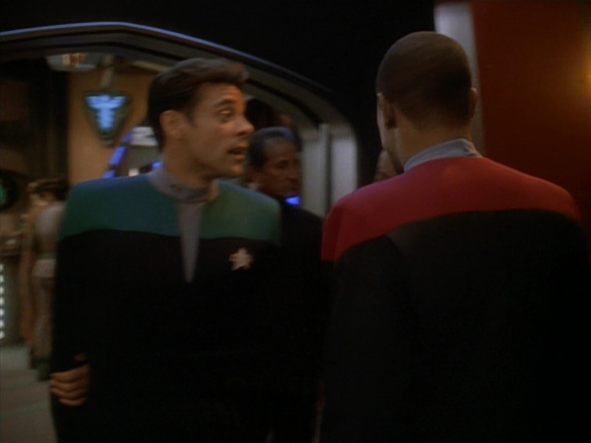 extant_StarTrek_DS9_3x24-Shakaar_00076.jpg