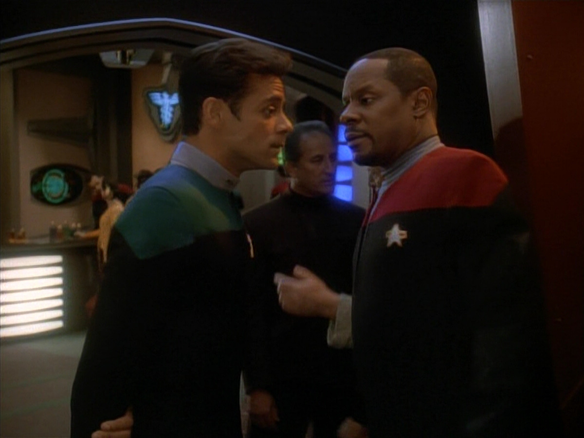 extant_StarTrek_DS9_3x24-Shakaar_00077.jpg