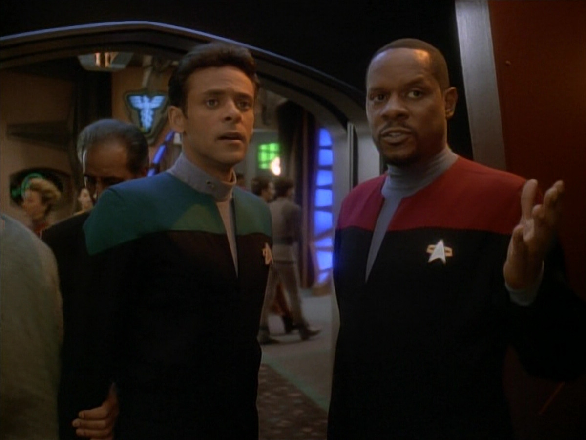 extant_StarTrek_DS9_3x24-Shakaar_00081.jpg