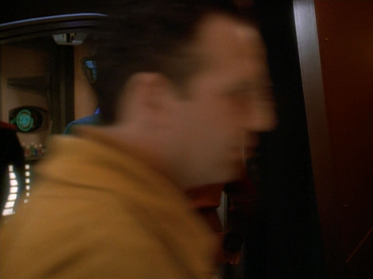 extant_StarTrek_DS9_3x24-Shakaar_00086.jpg