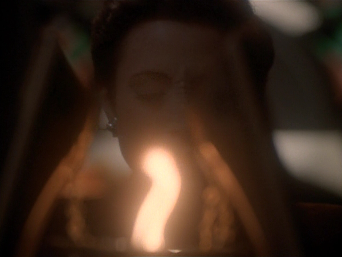 extant_StarTrek_DS9_3x24-Shakaar_00092.jpg