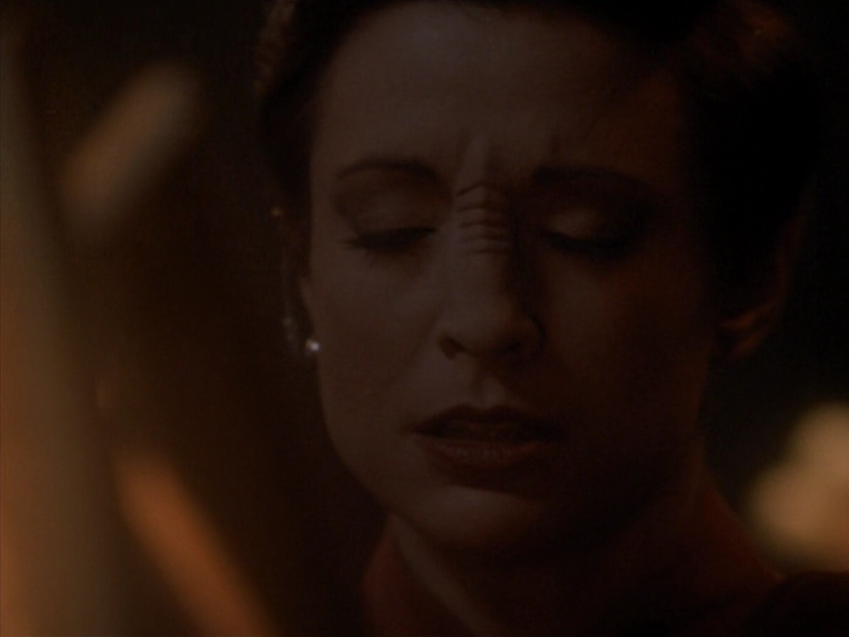 extant_StarTrek_DS9_3x24-Shakaar_00101.jpg