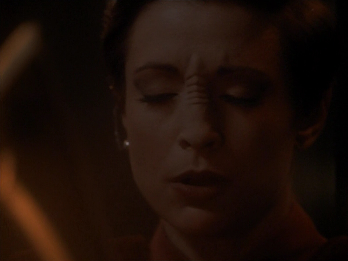 extant_StarTrek_DS9_3x24-Shakaar_00102.jpg
