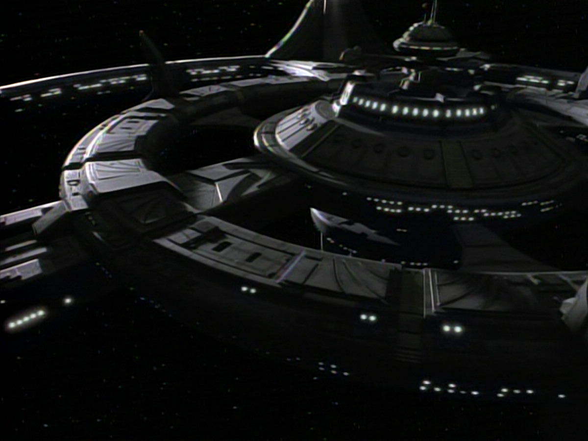 extant_StarTrek_DS9_3x24-Shakaar_00363.jpg