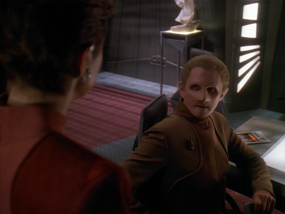 extant_StarTrek_DS9_3x24-Shakaar_00452.jpg