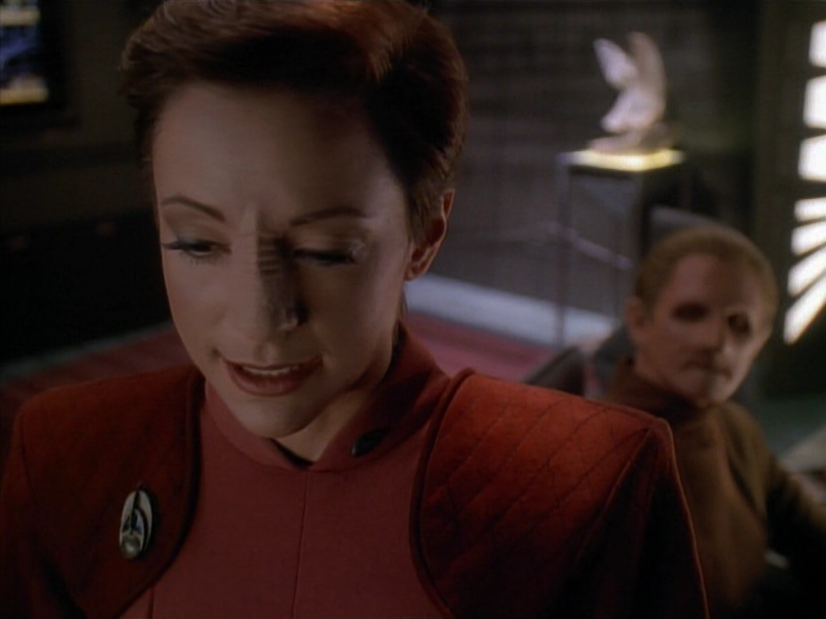 extant_StarTrek_DS9_3x24-Shakaar_00475.jpg