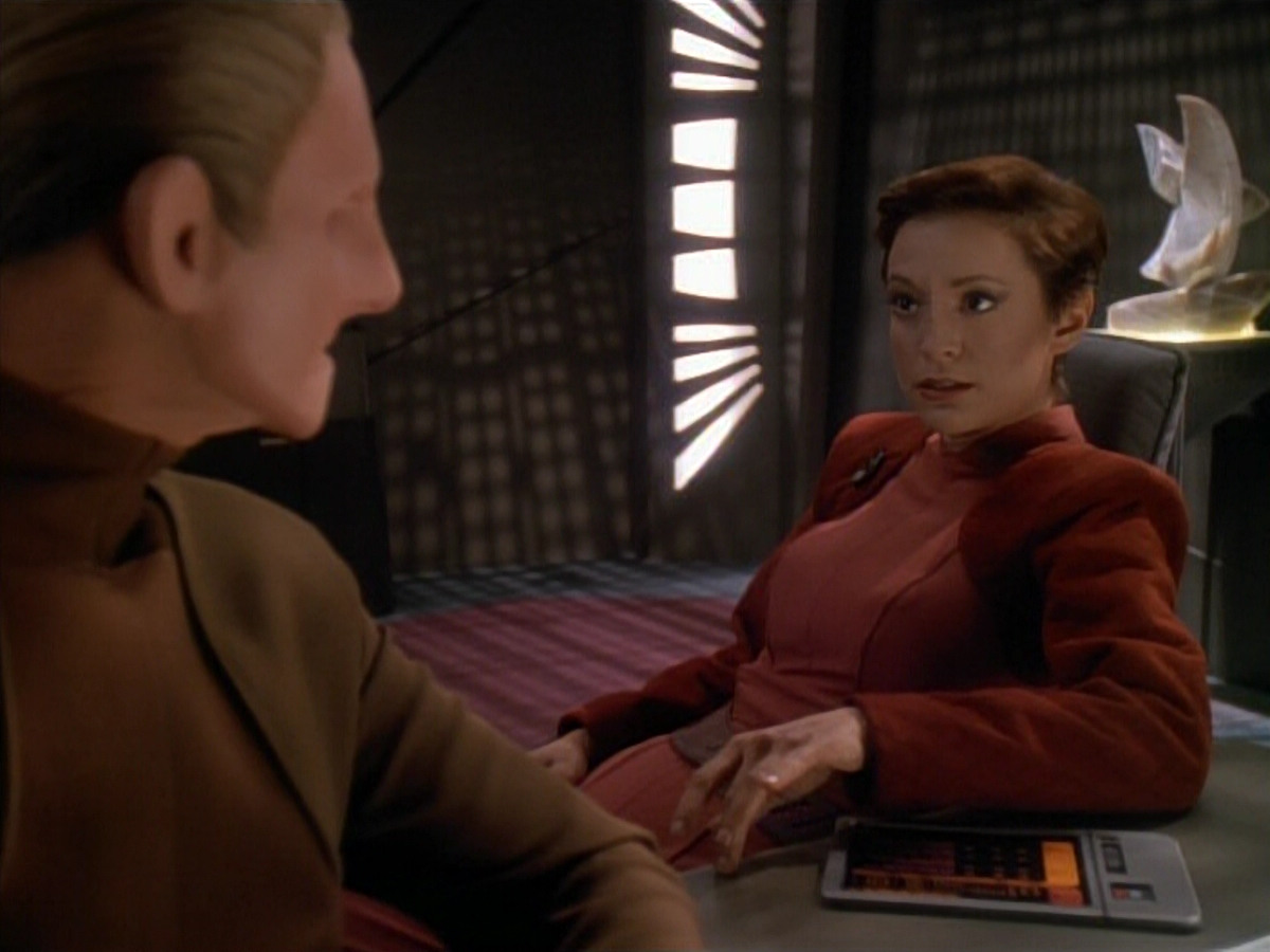extant_StarTrek_DS9_3x24-Shakaar_00505.jpg
