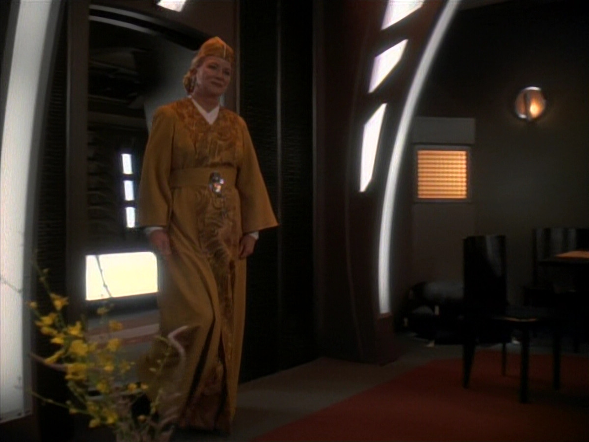 extant_StarTrek_DS9_3x24-Shakaar_00643.jpg