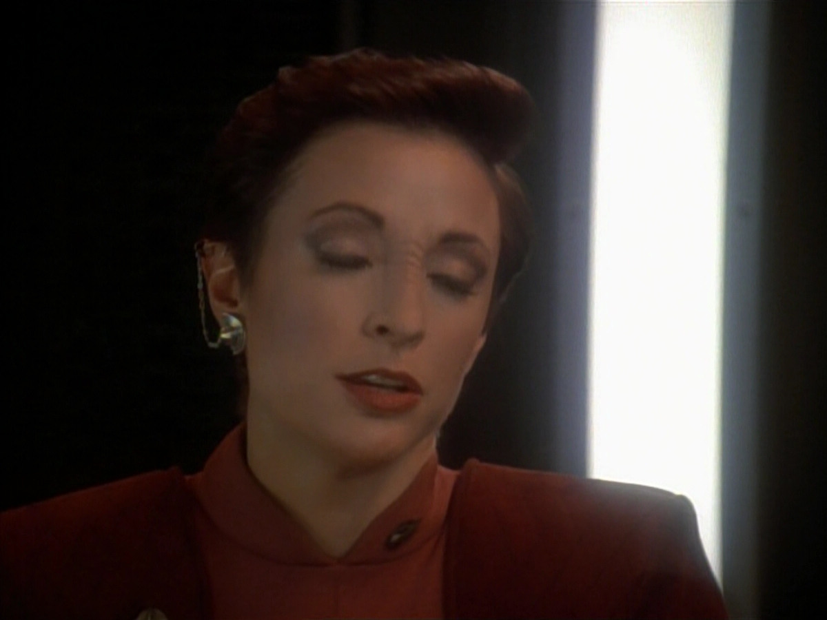 extant_StarTrek_DS9_3x24-Shakaar_00885.jpg