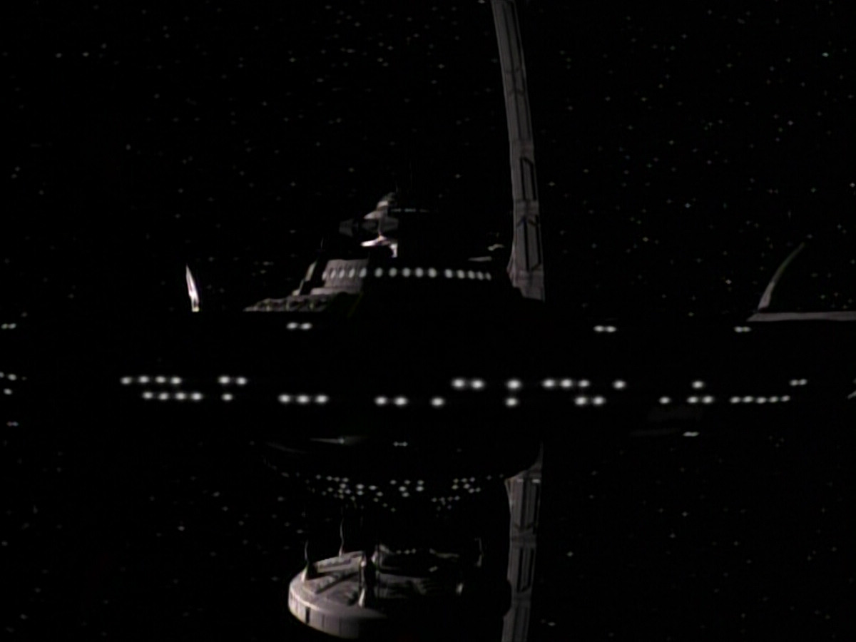 extant_StarTrek_DS9_3x26-TheAdversary_00021.jpg