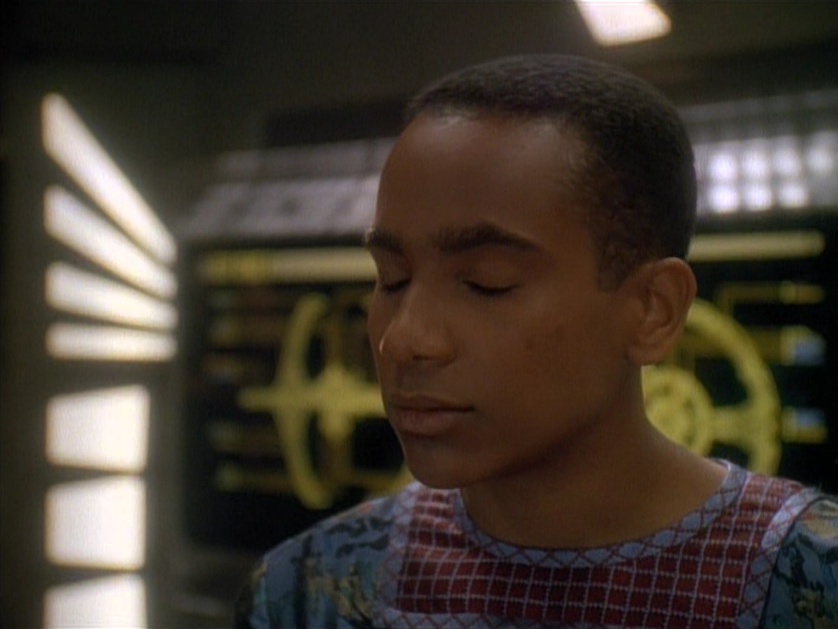 extant_StarTrek_DS9_3x26-TheAdversary_00033.jpg