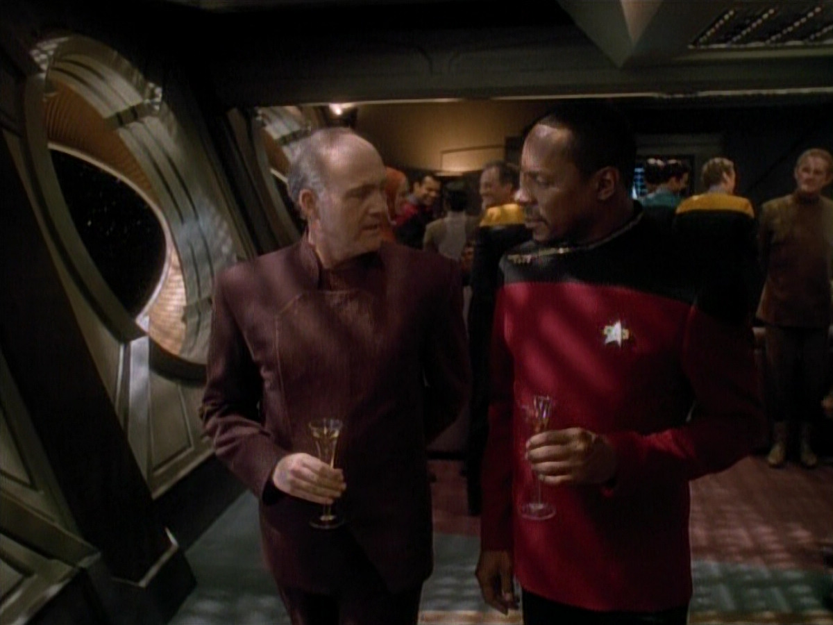 extant_StarTrek_DS9_3x26-TheAdversary_00166.jpg
