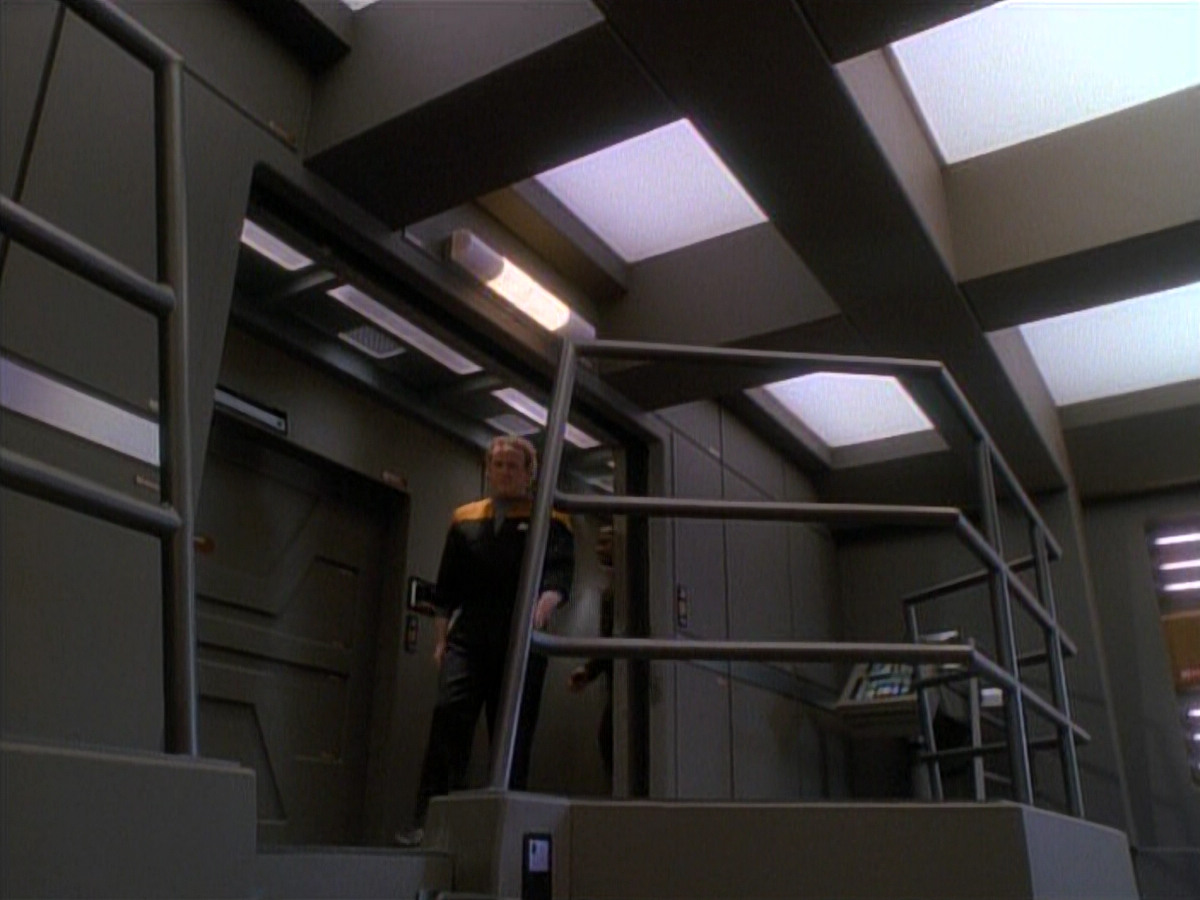 extant_StarTrek_DS9_3x26-TheAdversary_00287.jpg