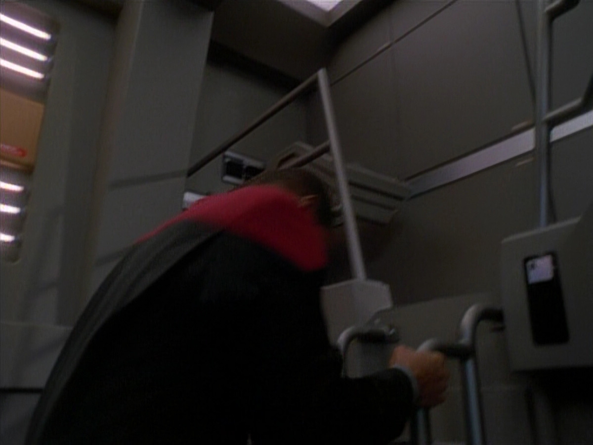 extant_StarTrek_DS9_3x26-TheAdversary_00300.jpg