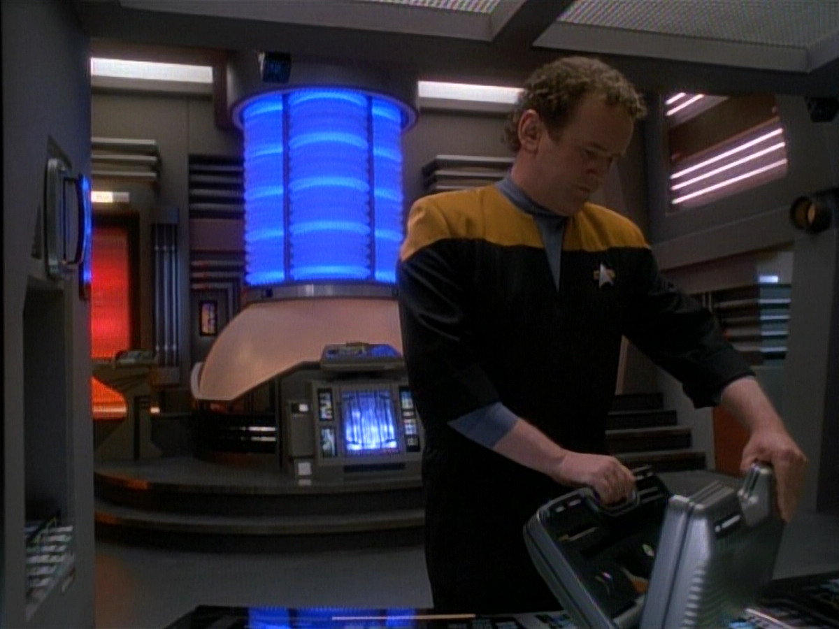 extant_StarTrek_DS9_3x26-TheAdversary_00331.jpg
