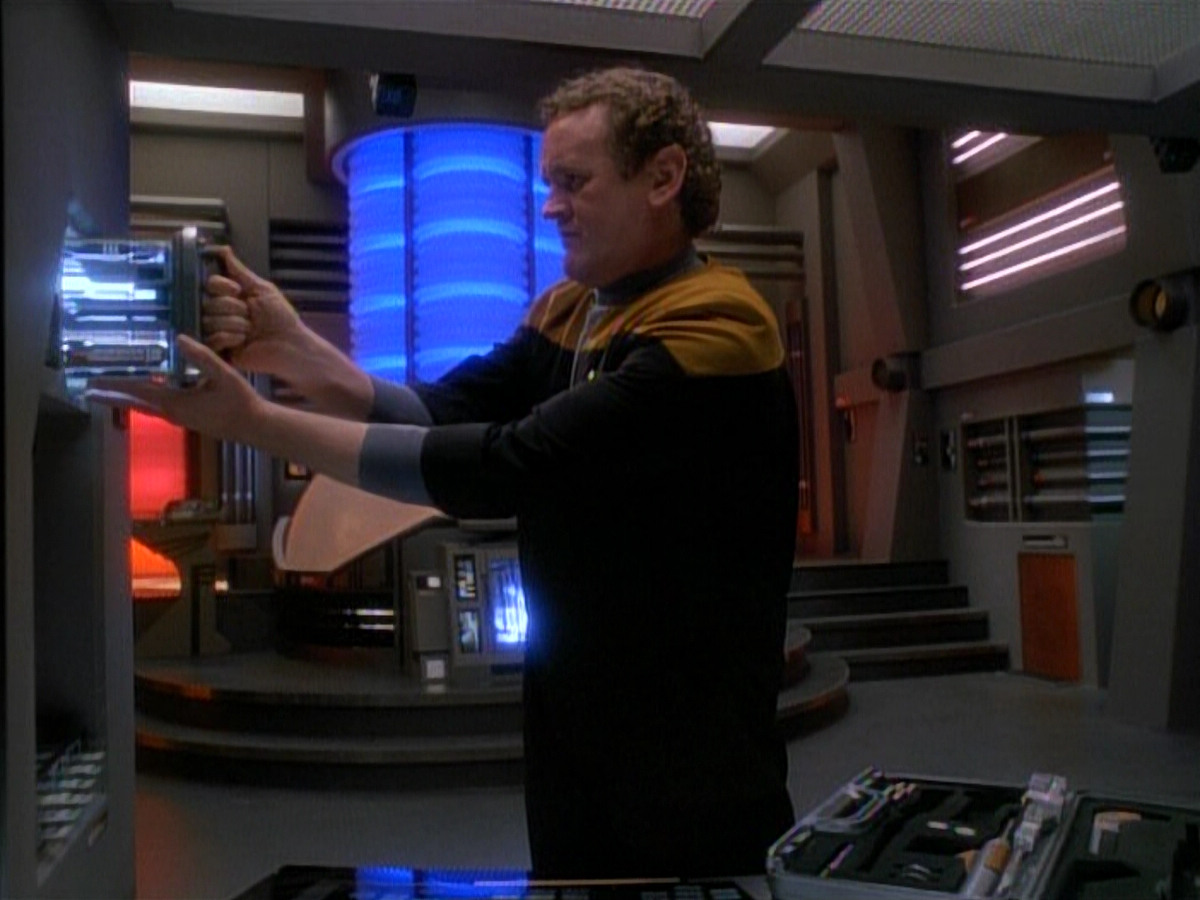 extant_StarTrek_DS9_3x26-TheAdversary_00337.jpg
