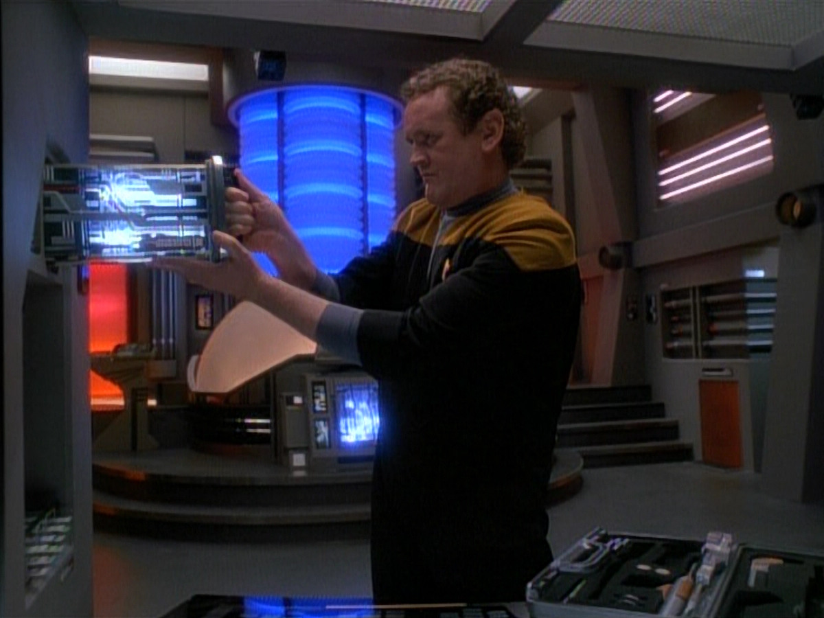 extant_StarTrek_DS9_3x26-TheAdversary_00339.jpg