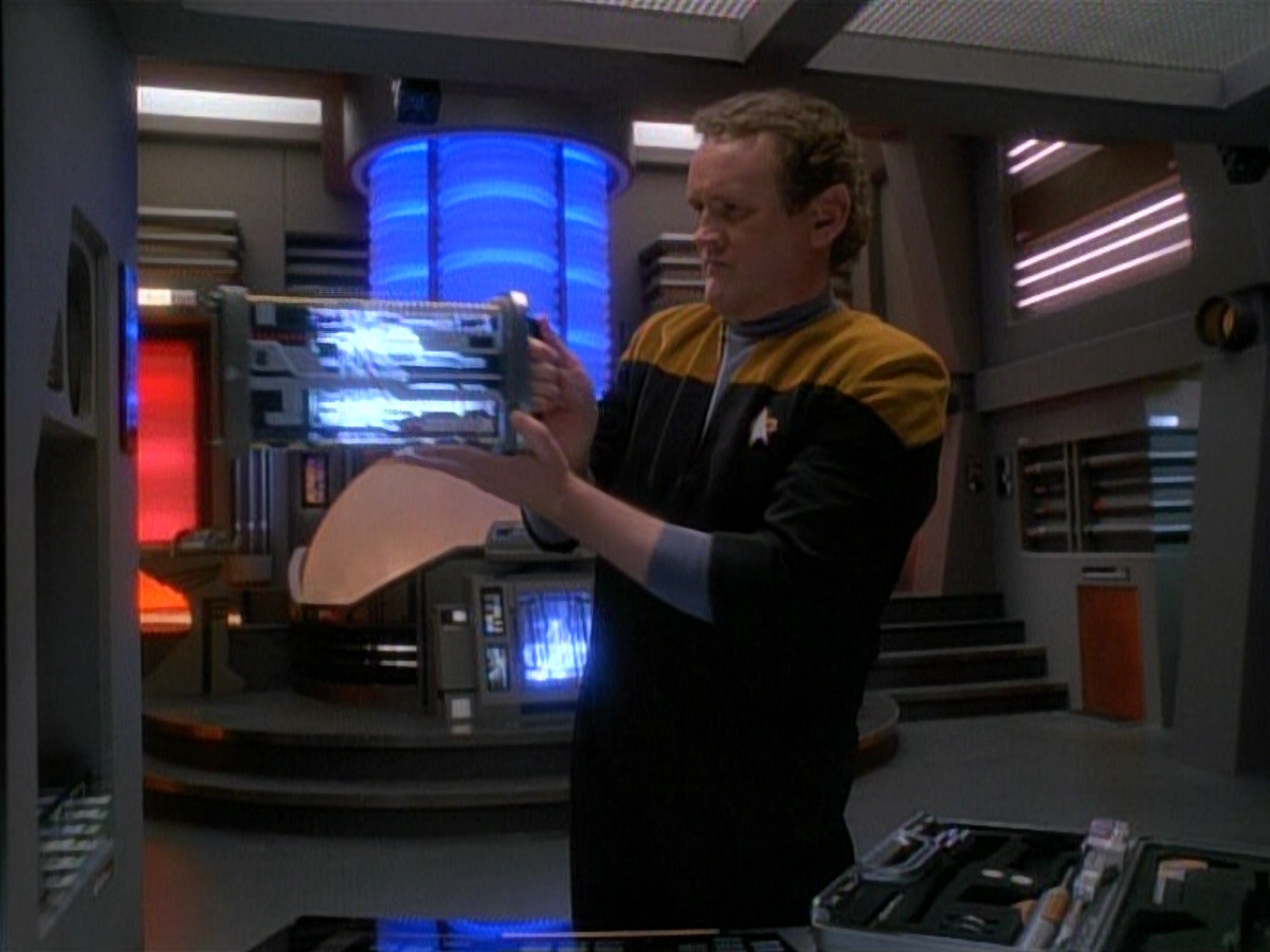 extant_StarTrek_DS9_3x26-TheAdversary_00340.jpg