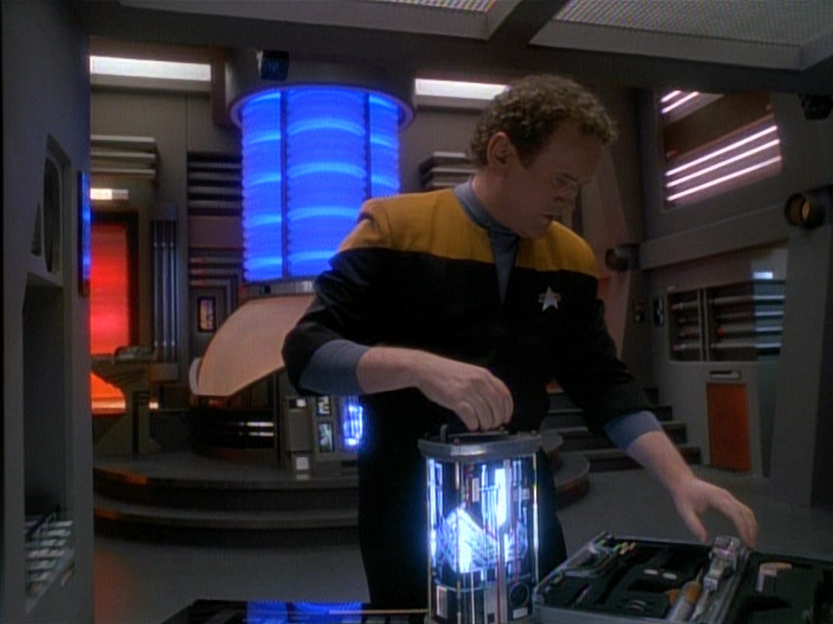 extant_StarTrek_DS9_3x26-TheAdversary_00345.jpg
