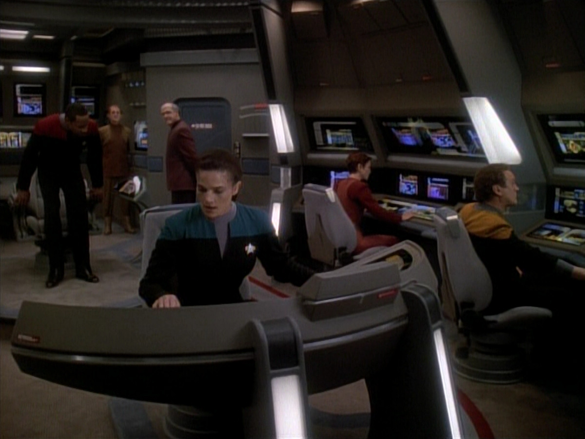 extant_StarTrek_DS9_3x26-TheAdversary_00716.jpg