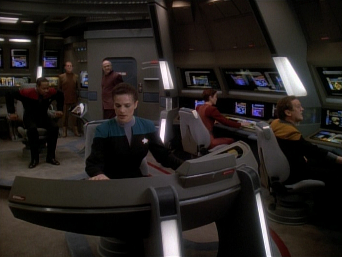 extant_StarTrek_DS9_3x26-TheAdversary_00717.jpg