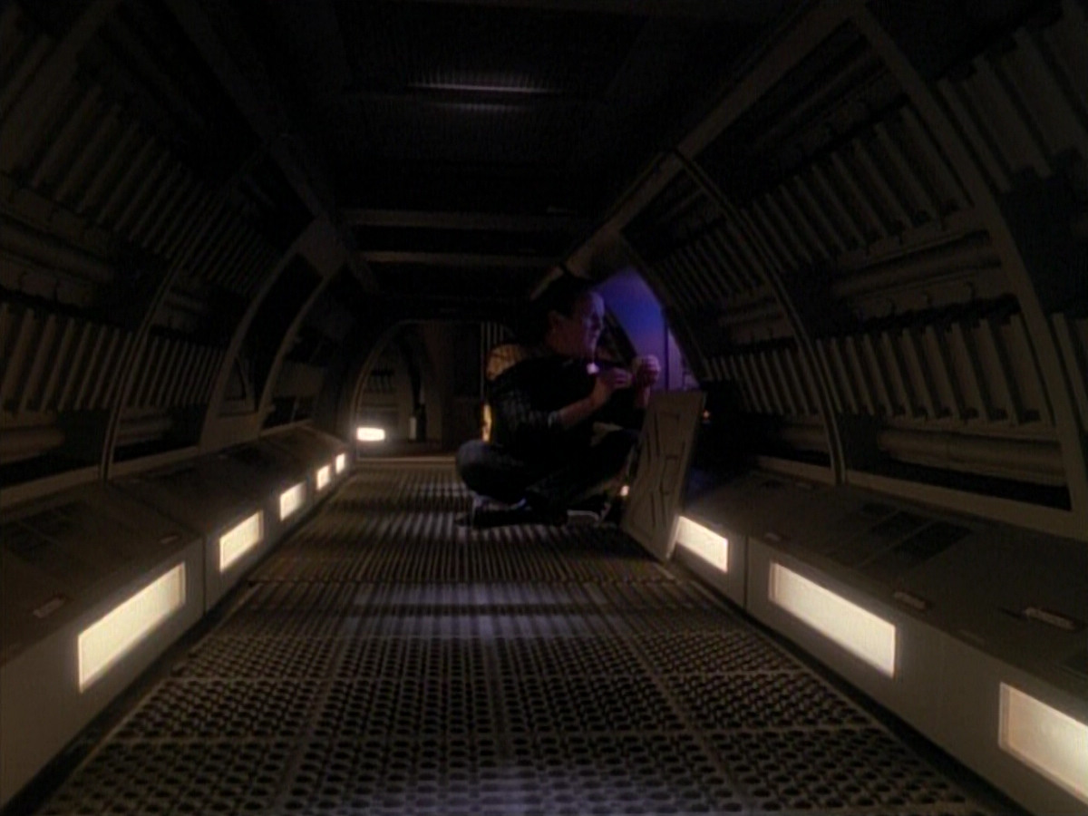 extant_StarTrek_DS9_3x26-TheAdversary_00760.jpg