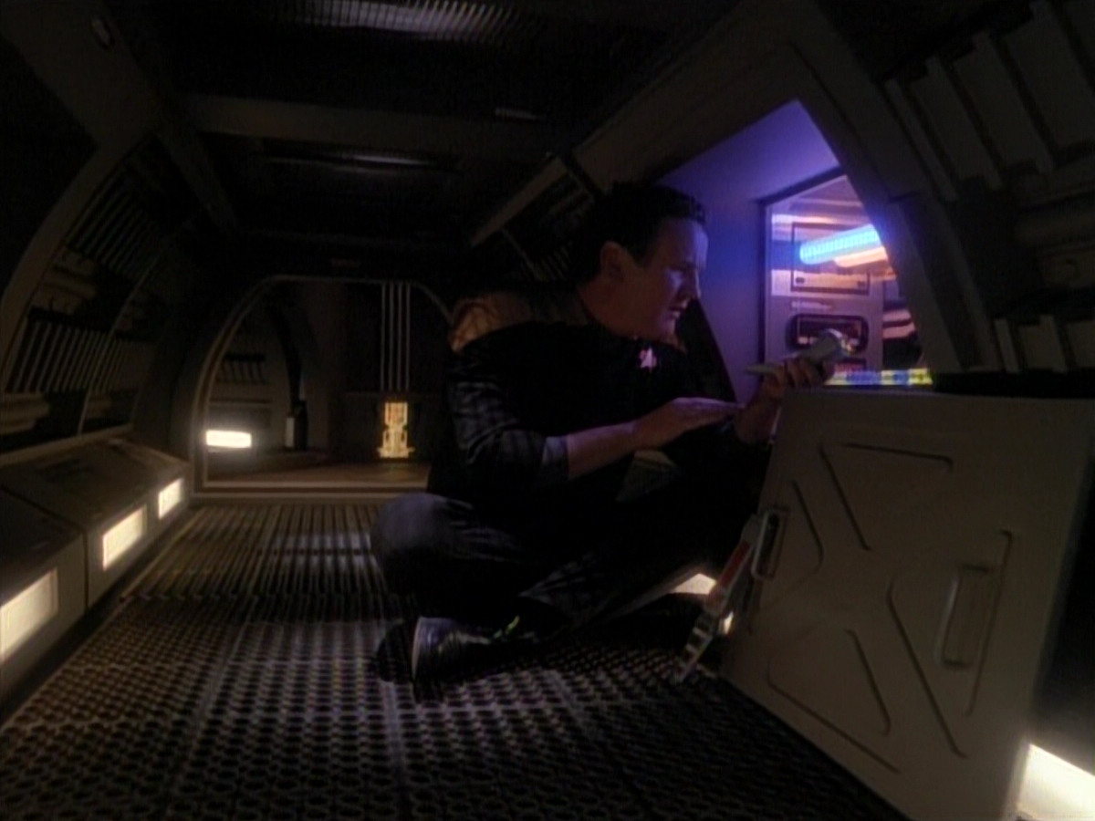 extant_StarTrek_DS9_3x26-TheAdversary_00775.jpg