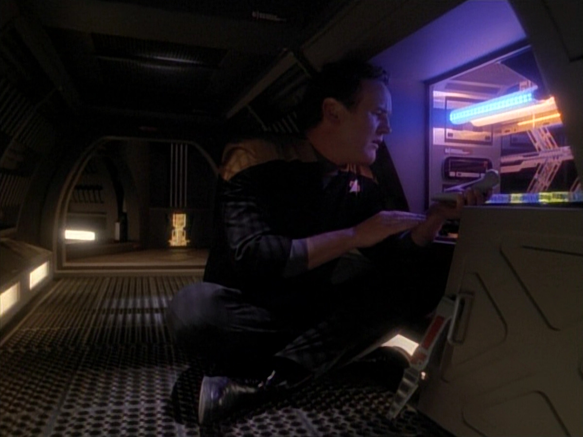 extant_StarTrek_DS9_3x26-TheAdversary_00778.jpg