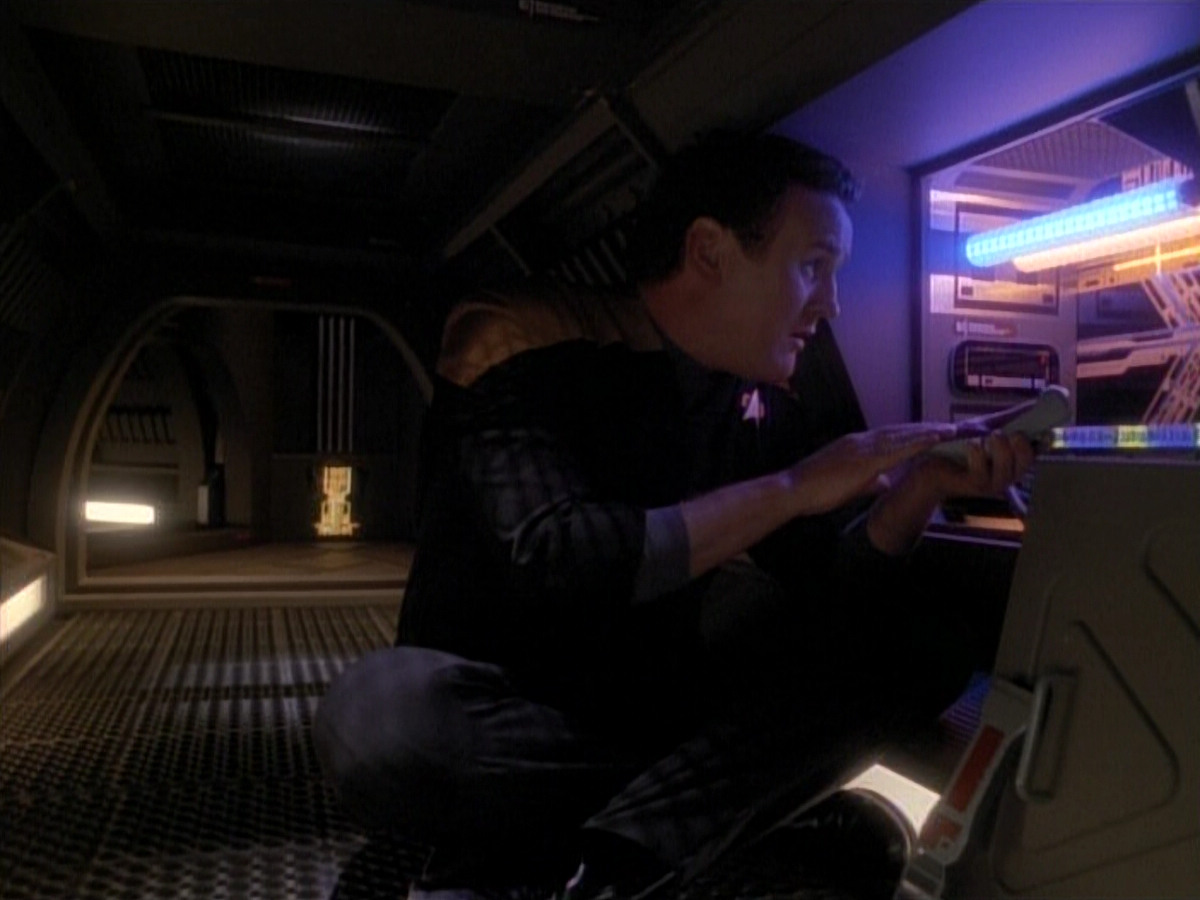 extant_StarTrek_DS9_3x26-TheAdversary_00781.jpg
